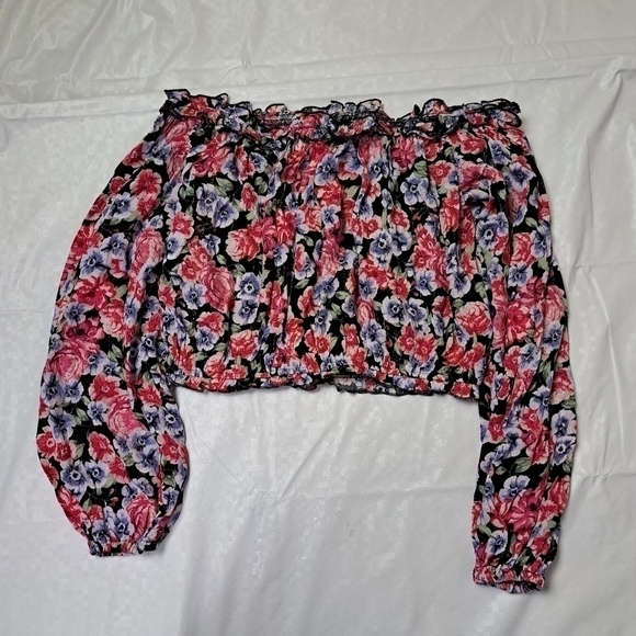 Dynamite Printed Off-the-Shoulder Blouse - Picture 10 of 10
